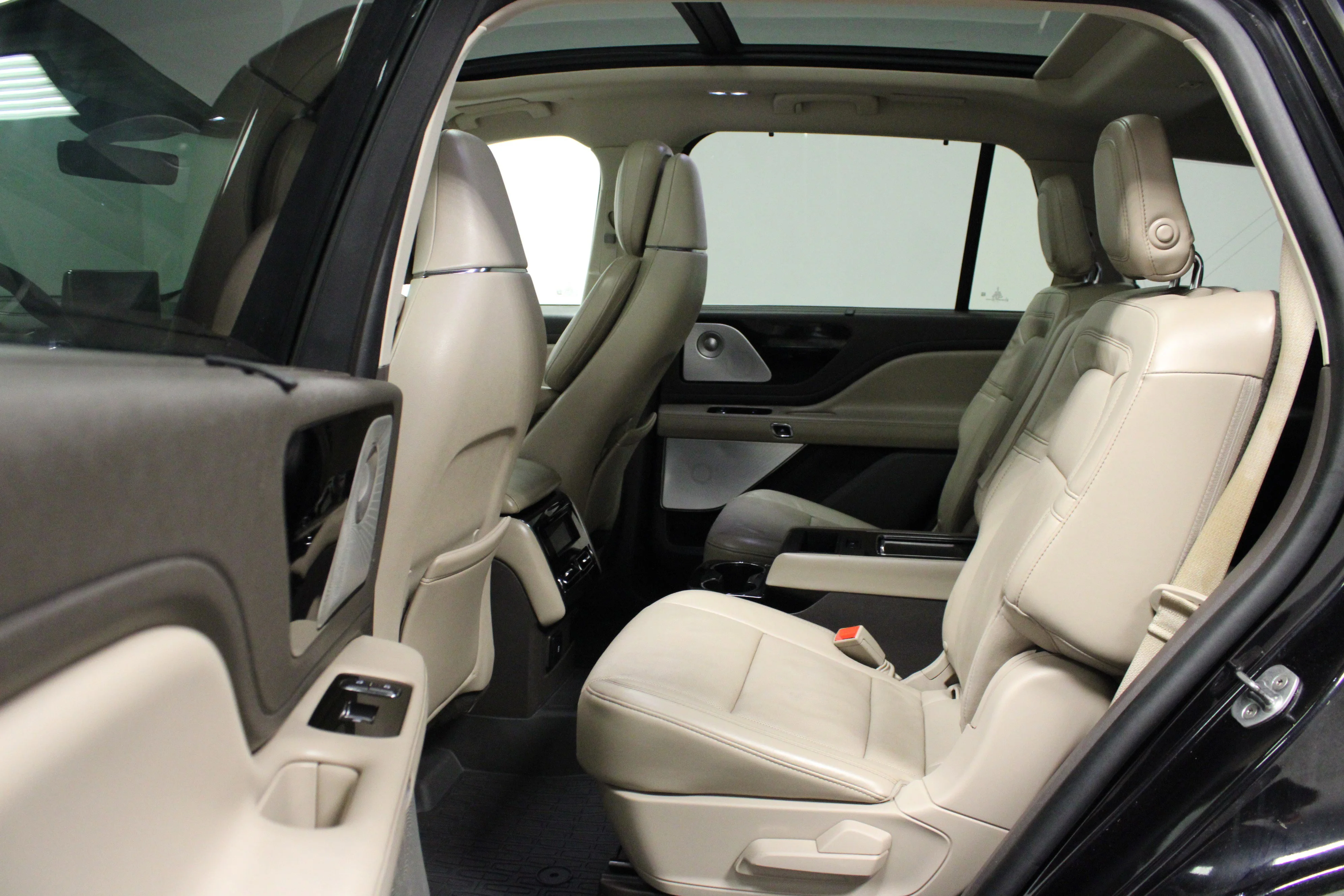 Used 2020 Black Metallic Lincoln Reserve image 13