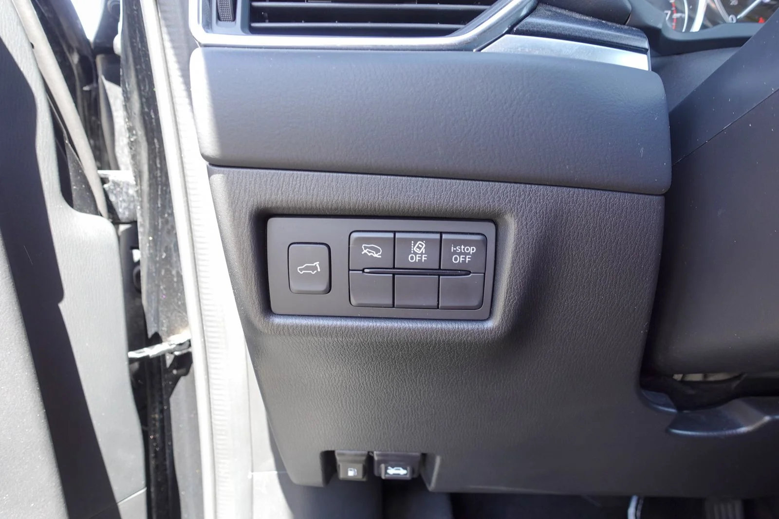 Certified Used 2025 Jet Black Mica Mazda 2.5 S Carbon Edition image 18