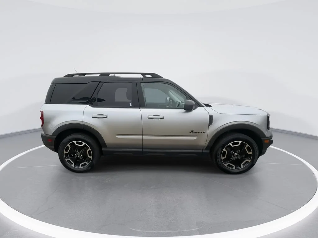 Used 2022 Silver Ford Outer Banks image 9