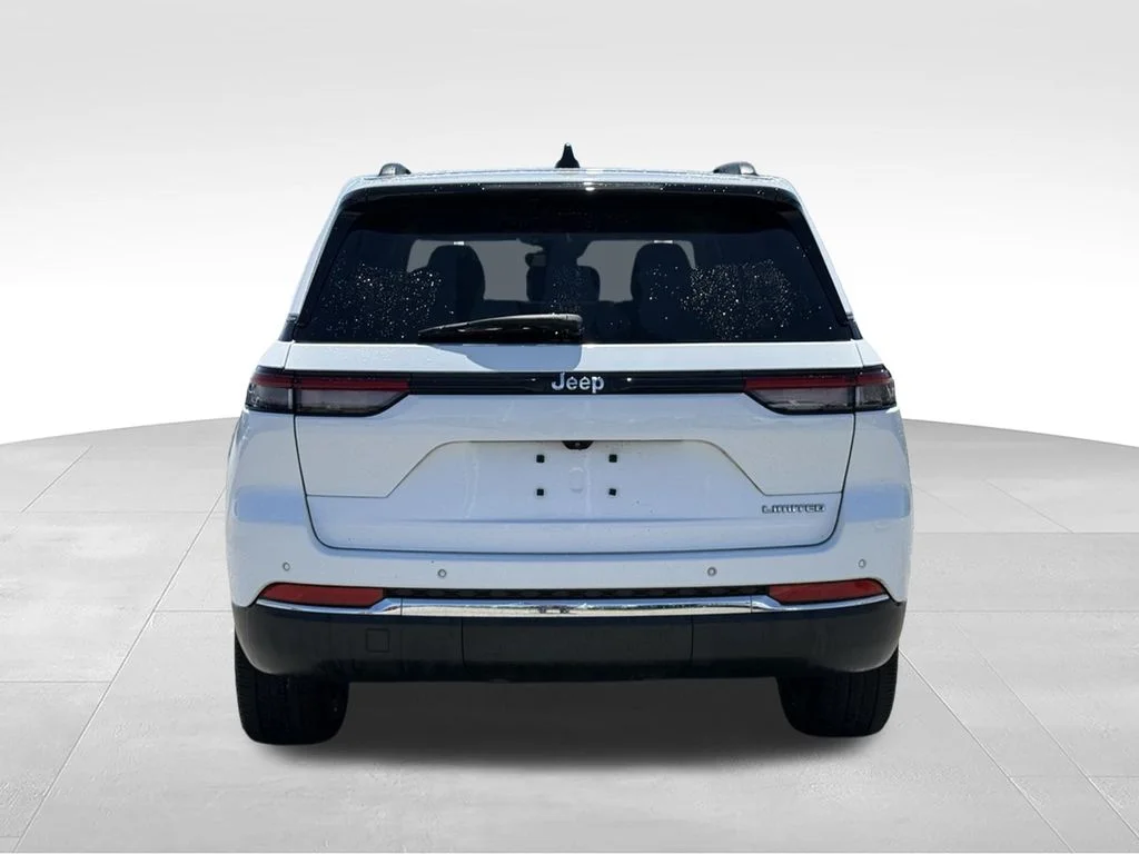 Used 2023 White/off-white Jeep Limited image 24