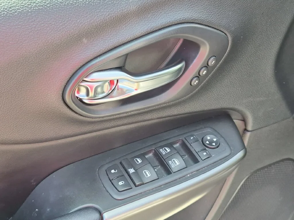 Used 2020 Silver Jeep Limited image 11