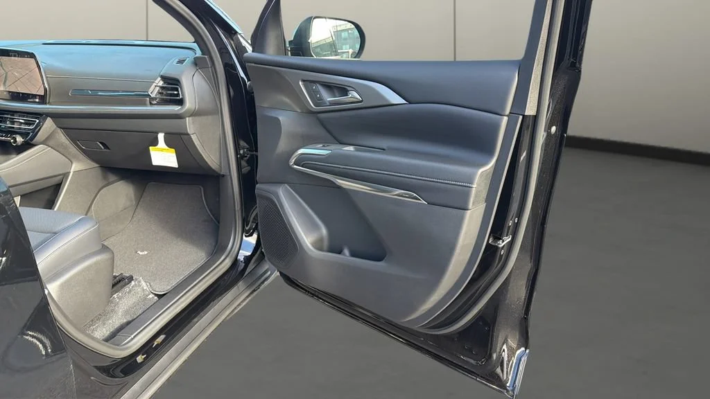 New 2027 Mosaic Black Metallic Chevrolet LT image 16