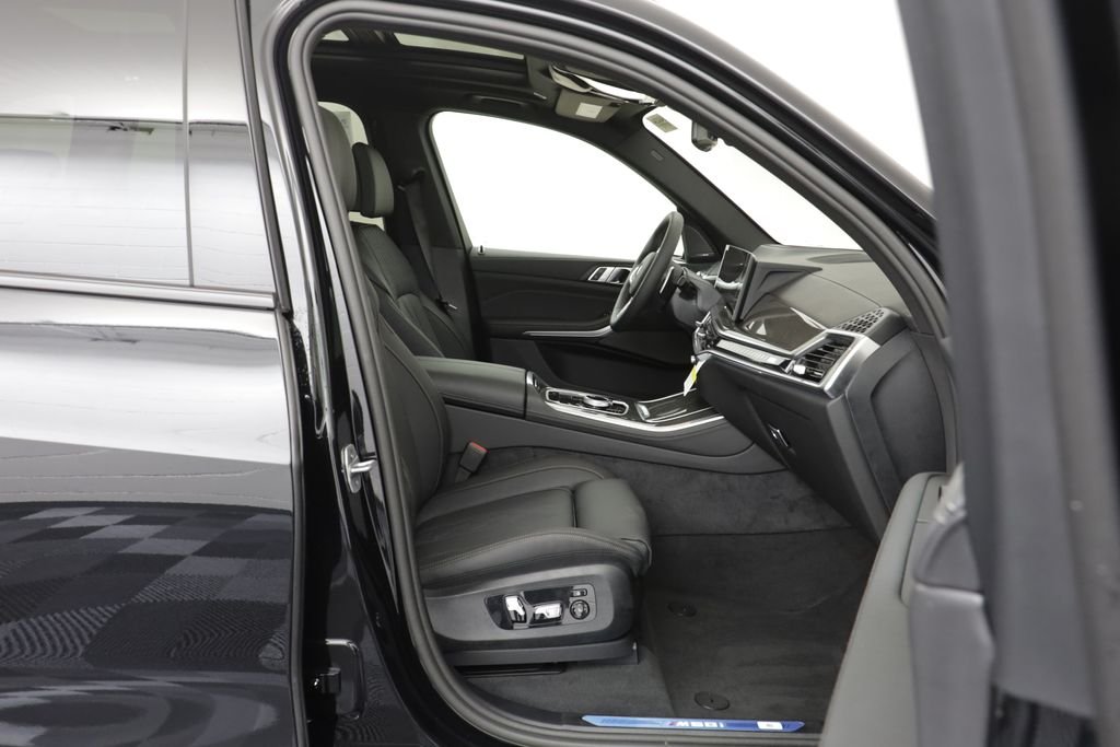 New 2026 Black Sapphire Metallic BMW M60i image 21