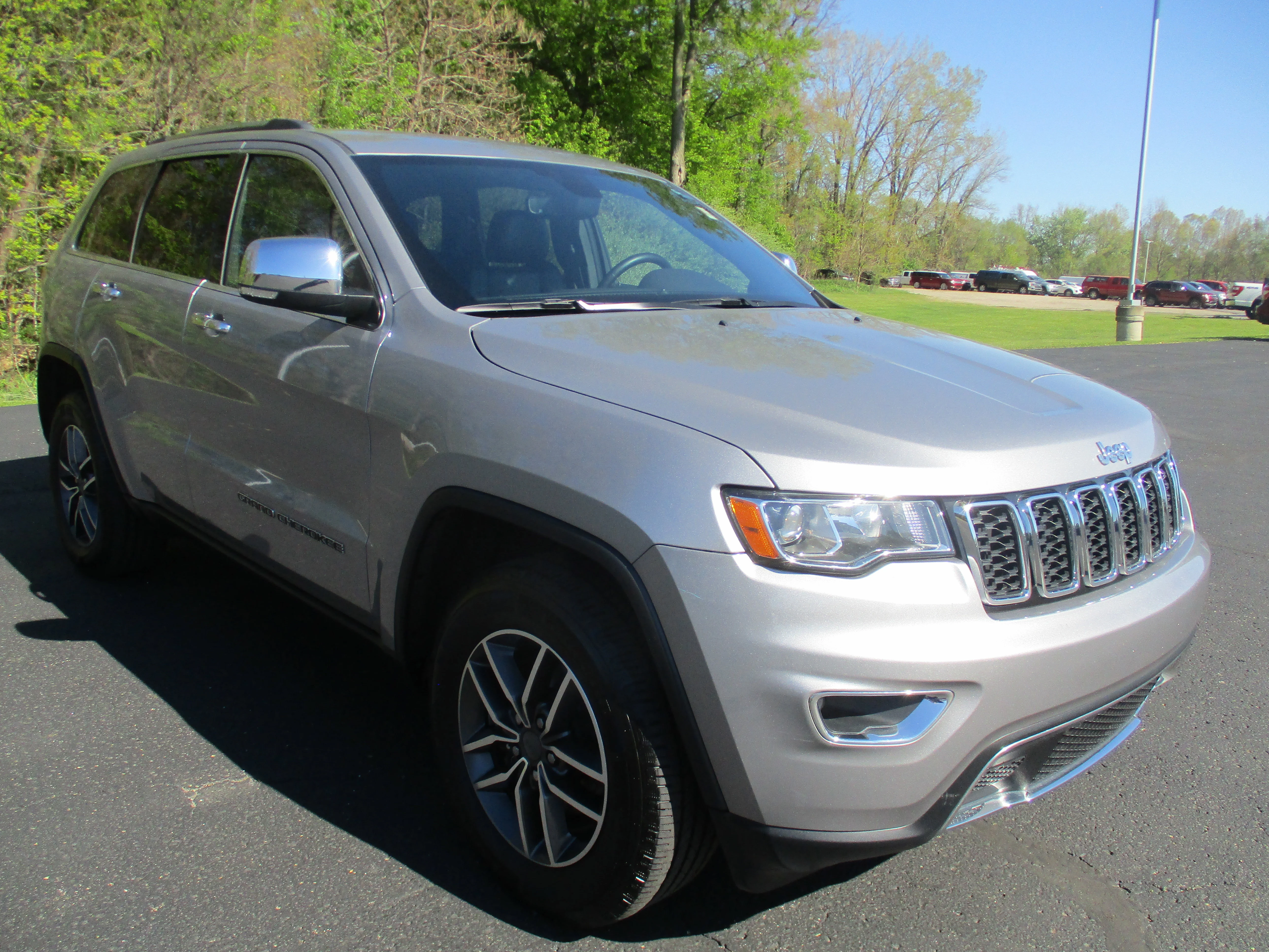 Used 2019 Billet Silver Metallic Clearcoat Jeep Limited image 3