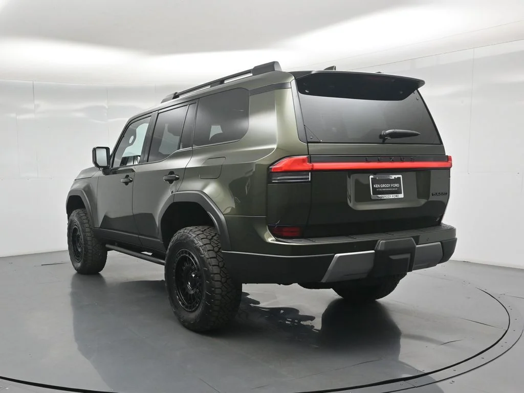 Used 2025 Green Lexus 550 Overtrail+ image 27