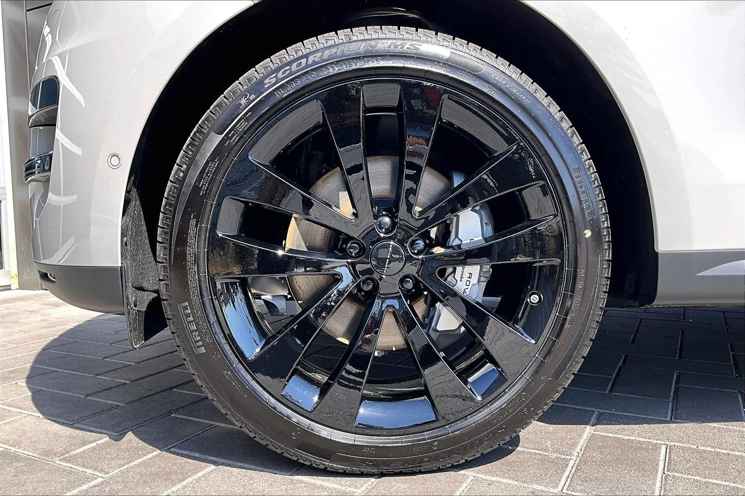 New 2026 Borasco Grey Land Rover SE image 12