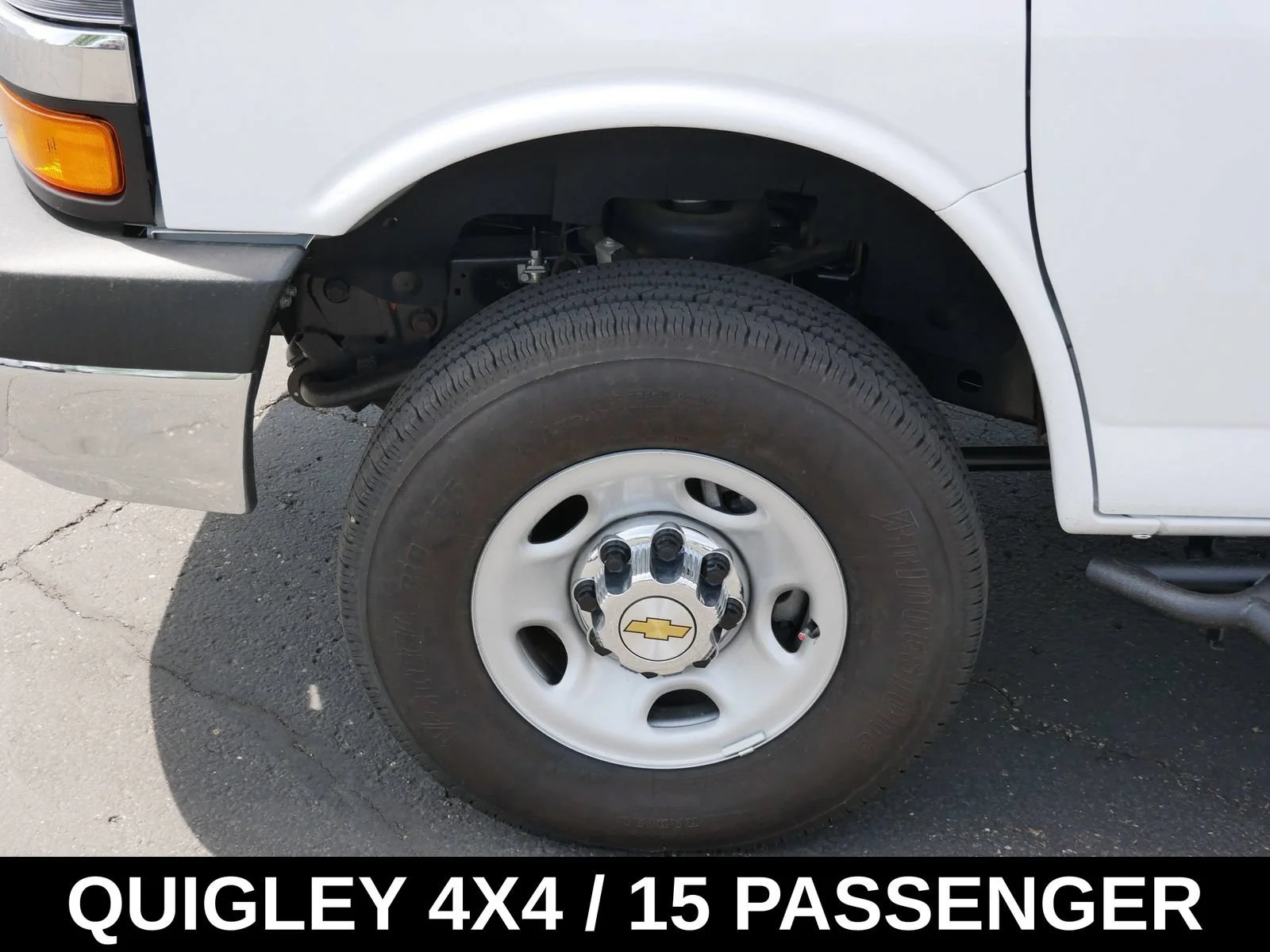 2024 Chevrolet Express Passenger LT - Photo 7