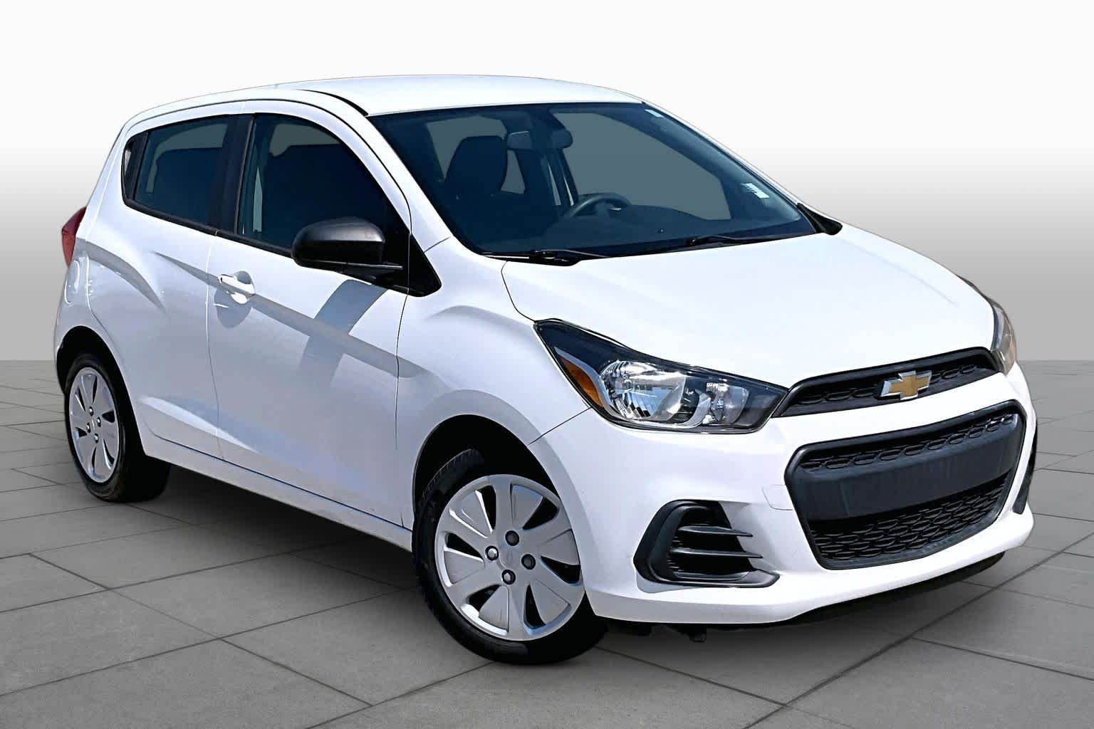 Used 2017 Summit White Chevrolet LS image 3