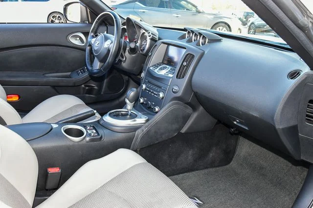 Used 2014 White Nissan Touring image 27