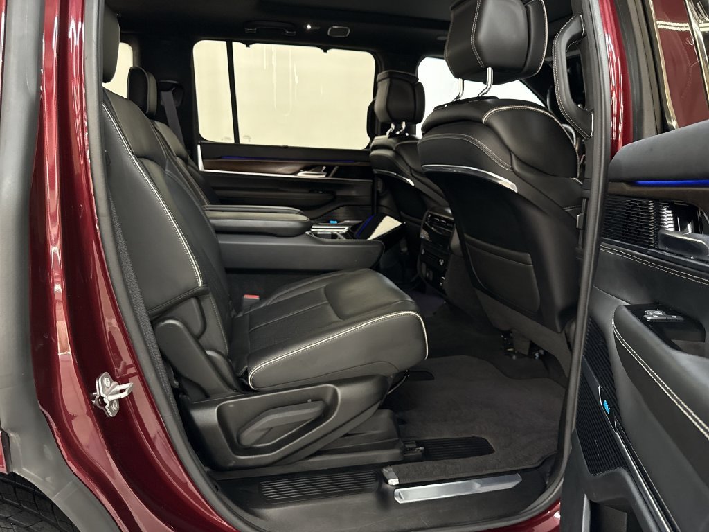 Used 2022 Velvet Jeep Series II image 17