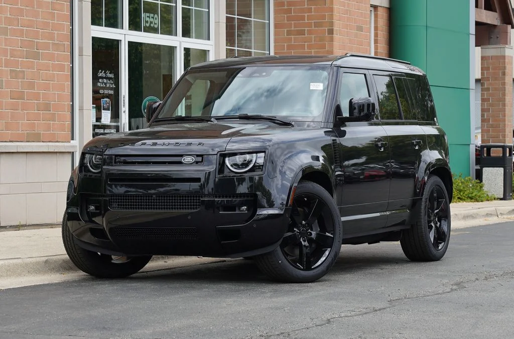 Used 2026 Black Land Rover X-Dynamic SE image 1