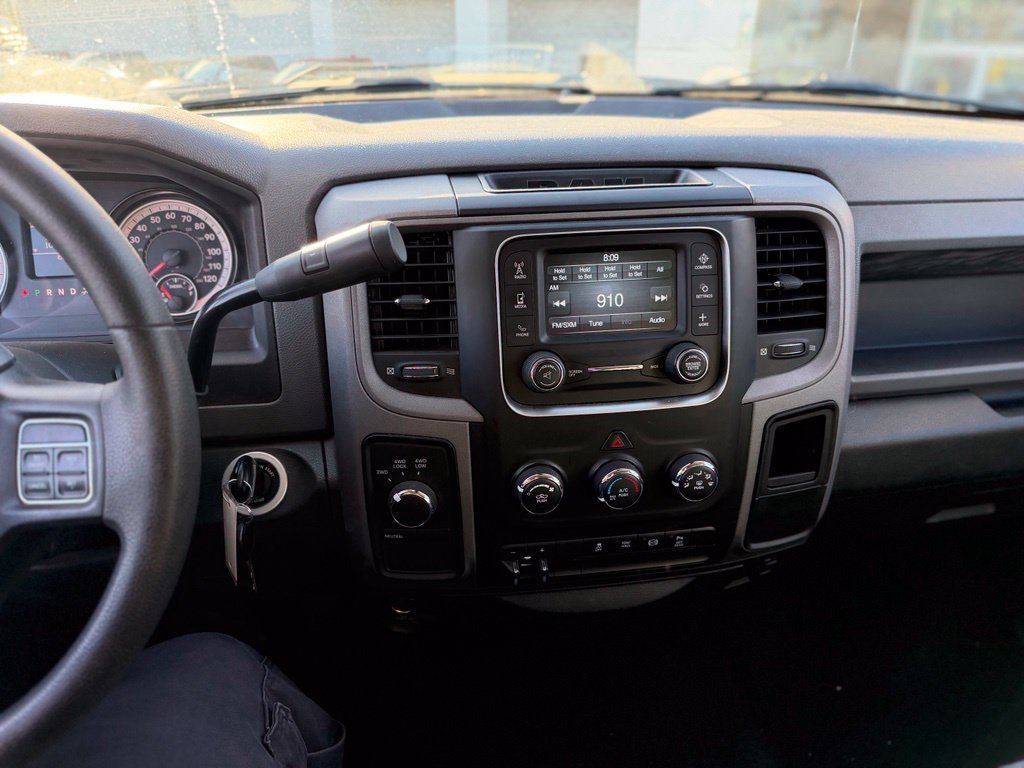 Used 2016 Crystal Metallic Ram Tradesman image 9