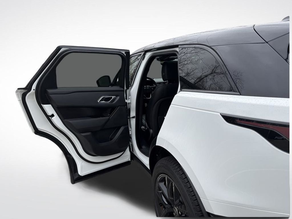 Used 2026 White Land Rover Dynamic SE image 12