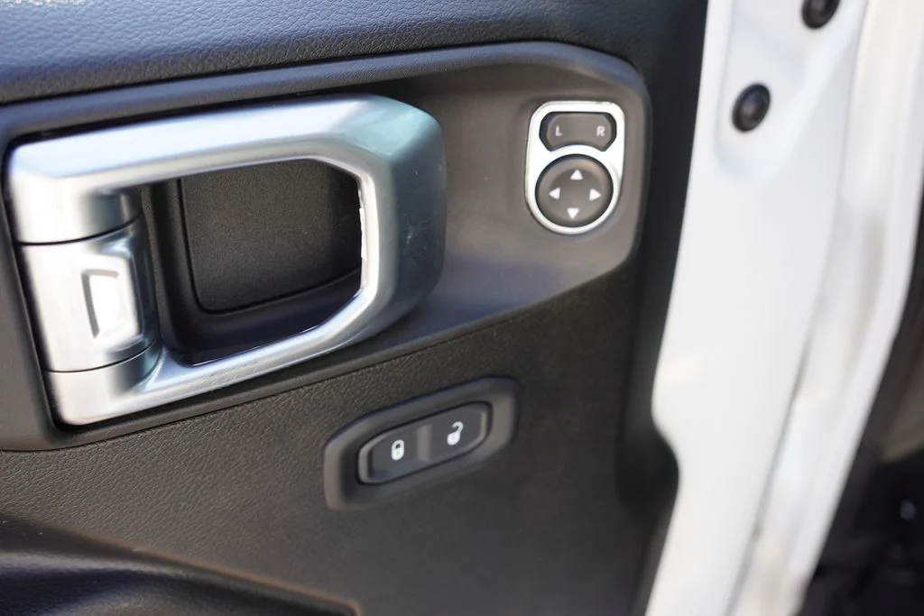 Used 2023 White Jeep Willys image 21