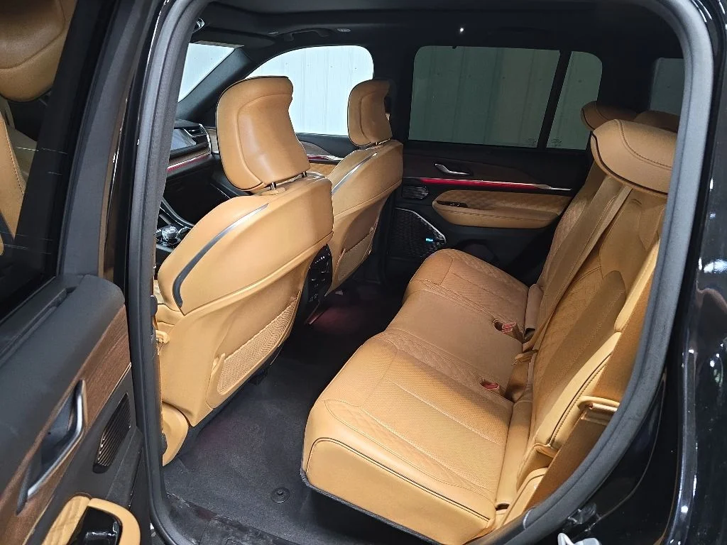 Used 2023 Black Jeep Summit image 32