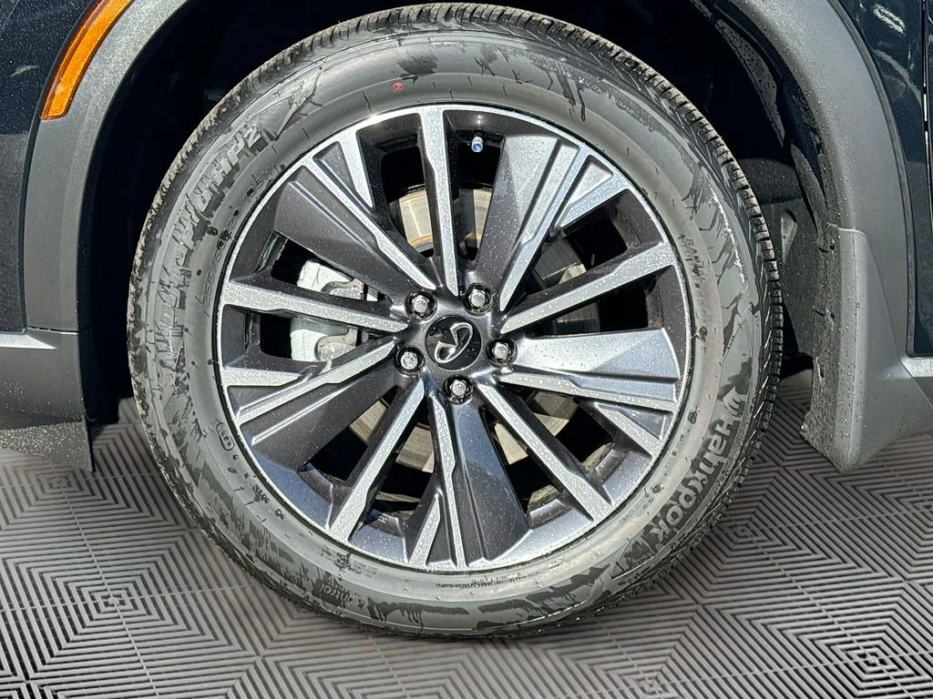 Certified Used 2026 Black INFINITI LUXE image 34
