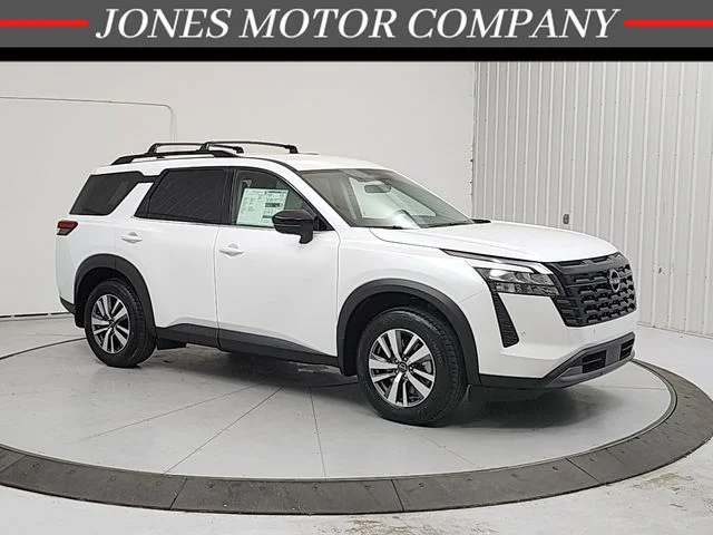 2026 Nissan Pathfinder SL 2WD's photo