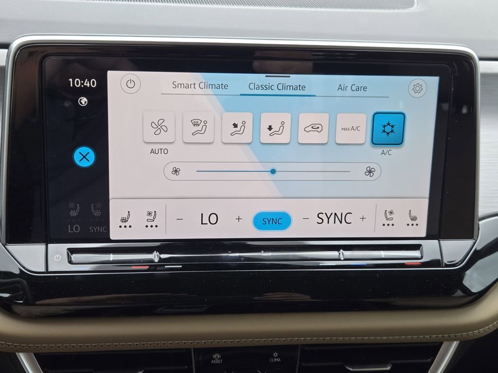 New 2026 Green Volkswagen 2.0T SE w/Technology image 16