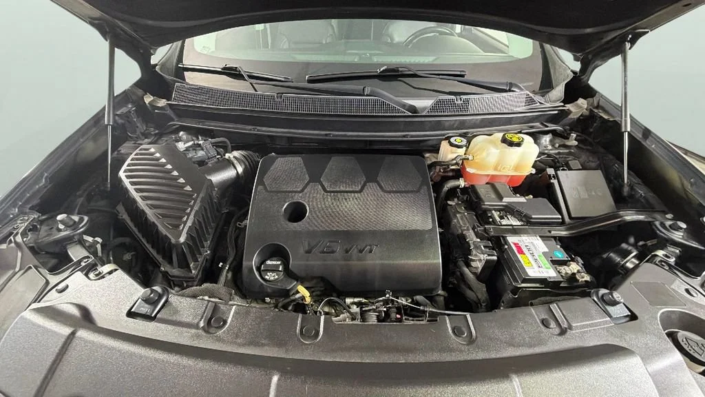 Used 2019 GRAPHITE METALLIC Chevrolet LT Leather image 38