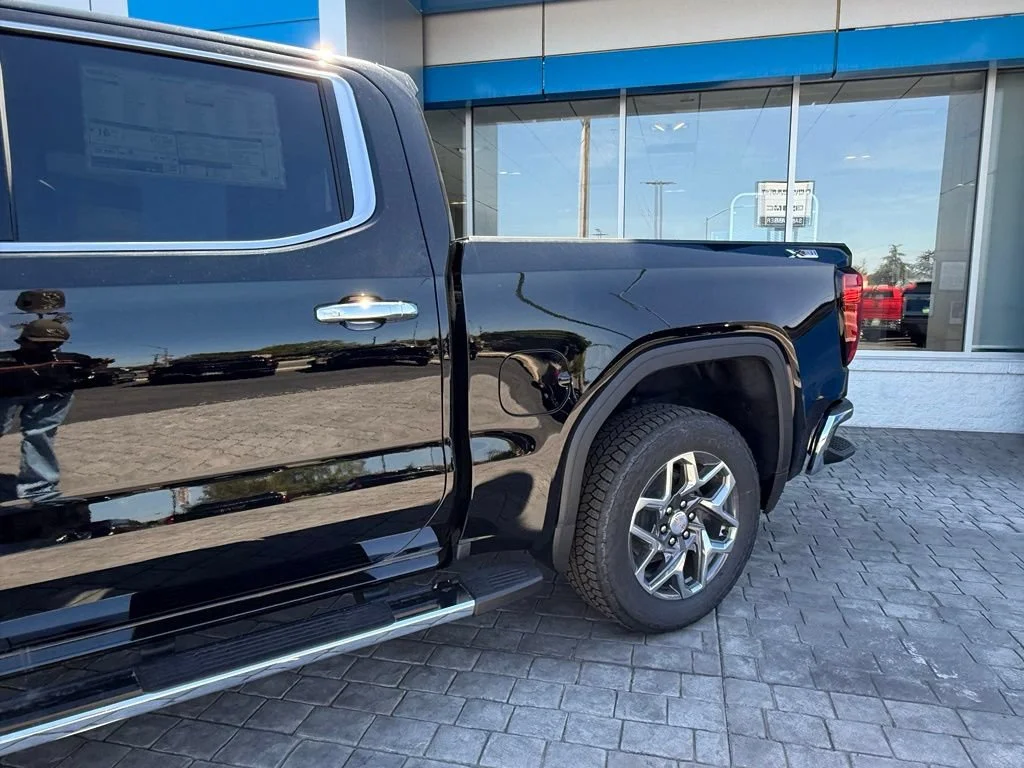 New 2026 Onyx Black GMC SLT image 5