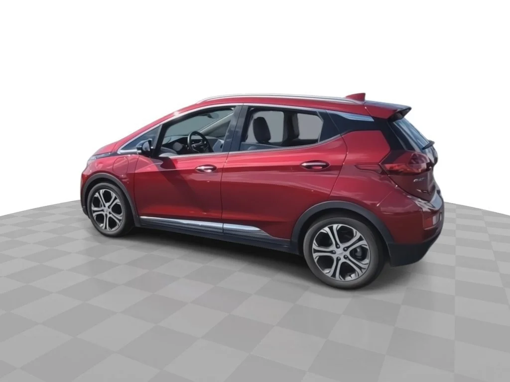 Certified Used 2017 Includes (TUS) Black grille. Chevrolet Premier image 6