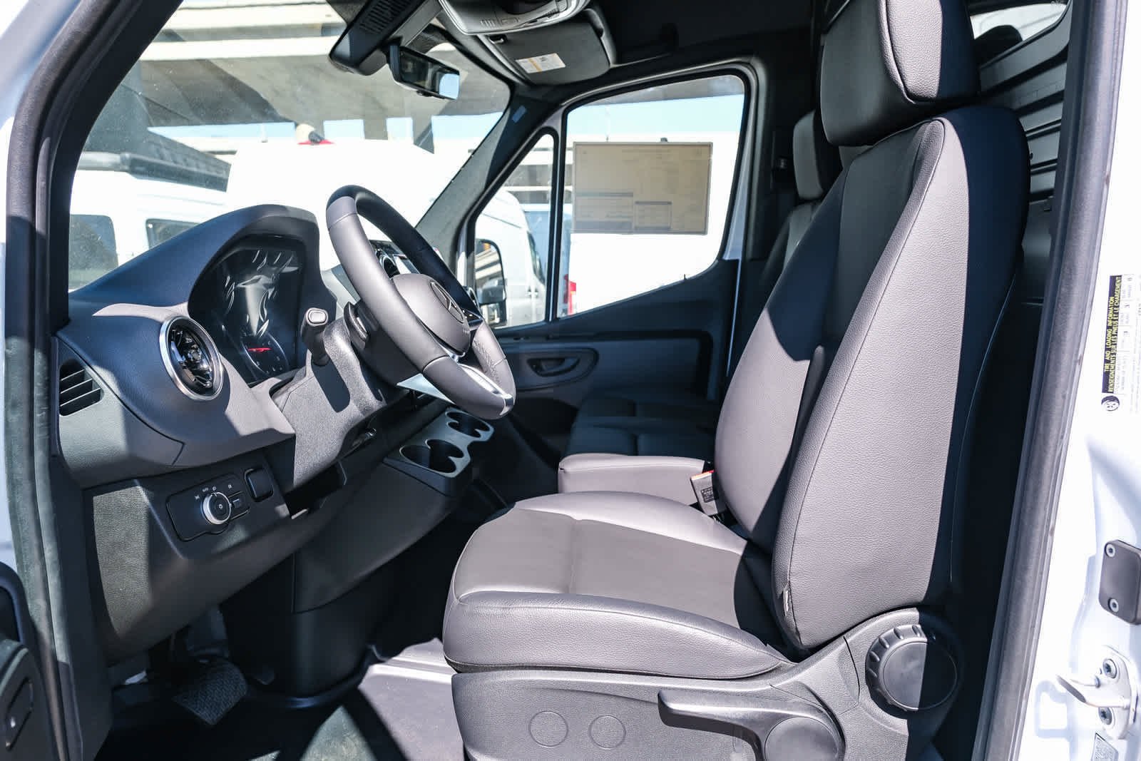 New 2026 Arctic White Mercedes-Benz RWD 2.0L I4 Diesel Turbocharged High Output image 20
