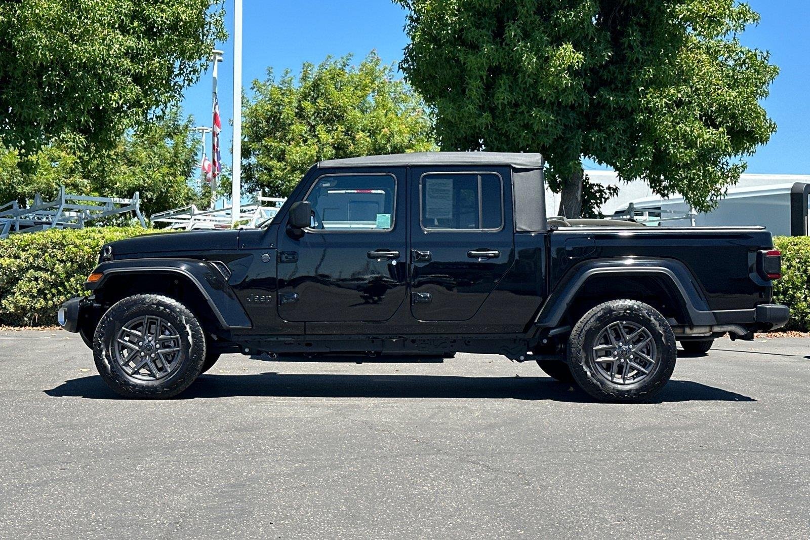 Used 2025 Black Clearcoat Jeep Sport S image 7