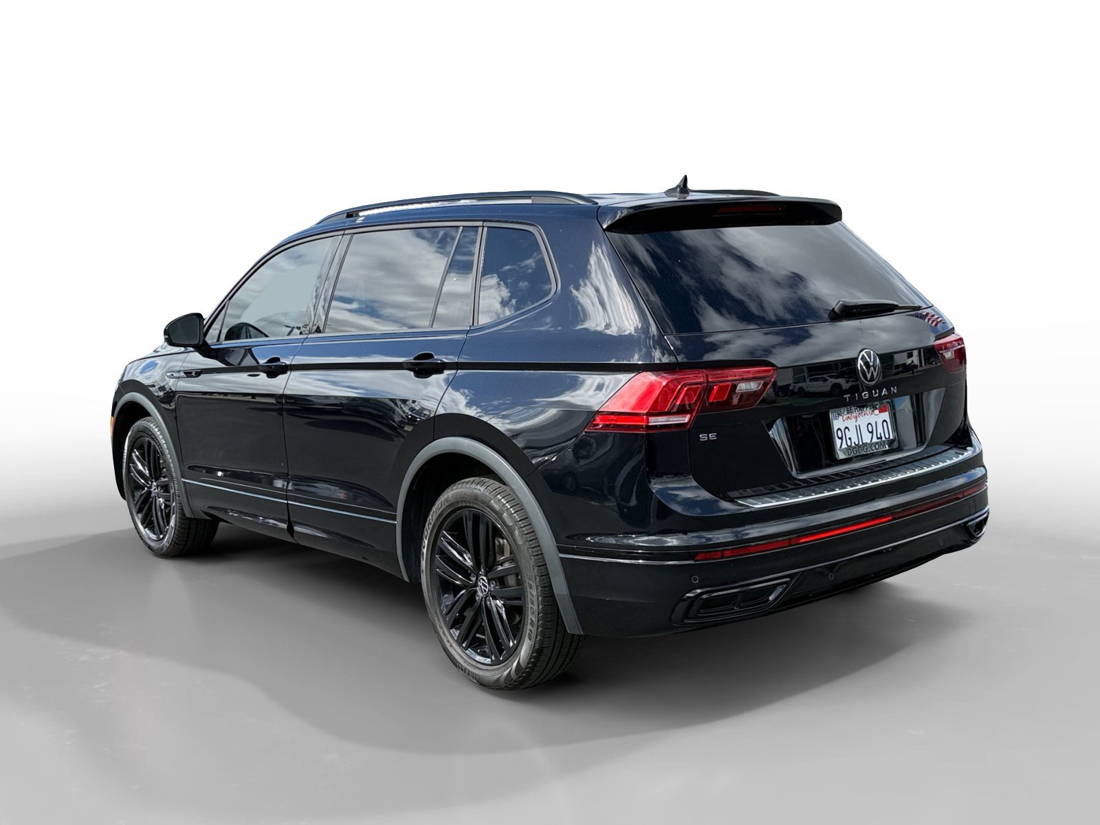 Certified Used 2022 Deep Black Pearl Volkswagen 2.0T SE R-Line Black image 3