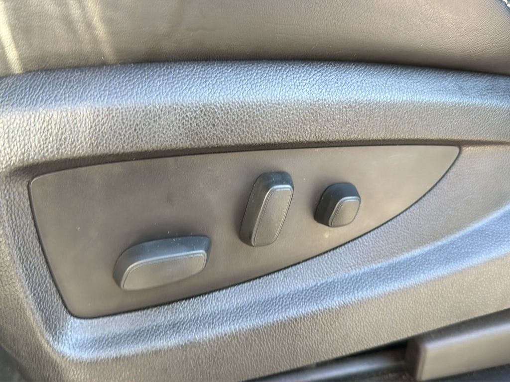 Used 2017 White GMC Denali image 21