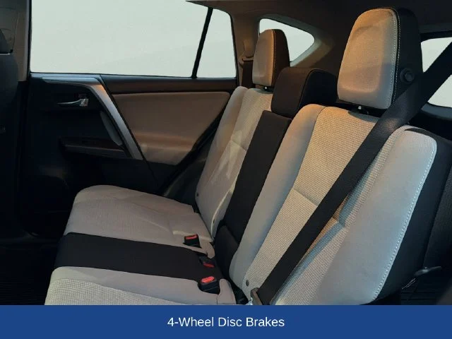Used 2018 Silver Toyota XLE image 17