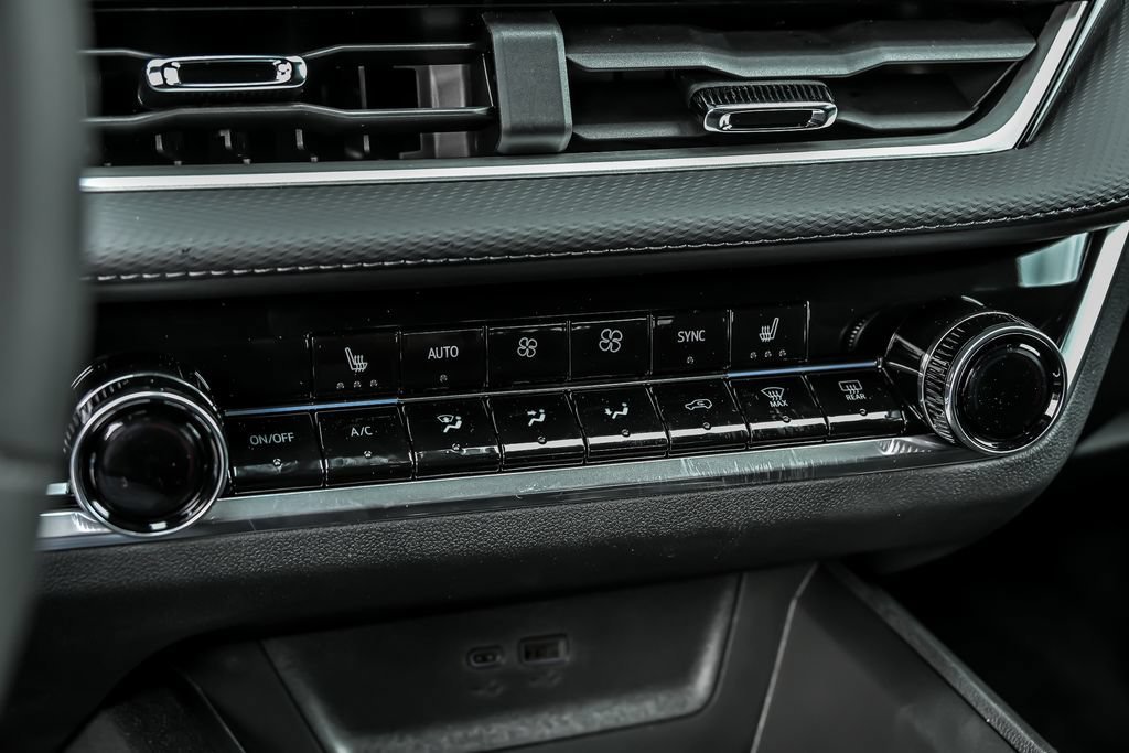 New 2027 Mosaic Black Metallic Chevrolet LT image 19
