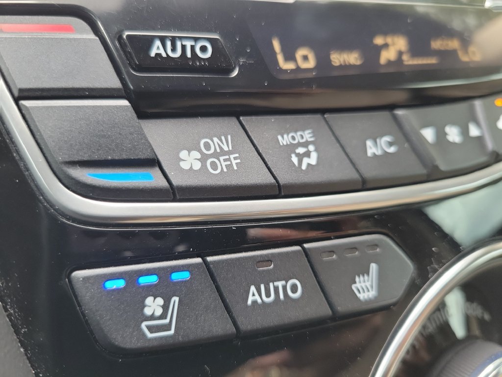 Used 2023  Acura Advance Package image 16