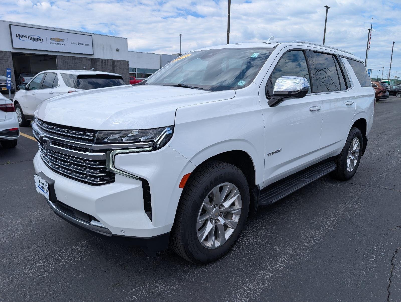 Used 2023 Summit White Chevrolet  image 4