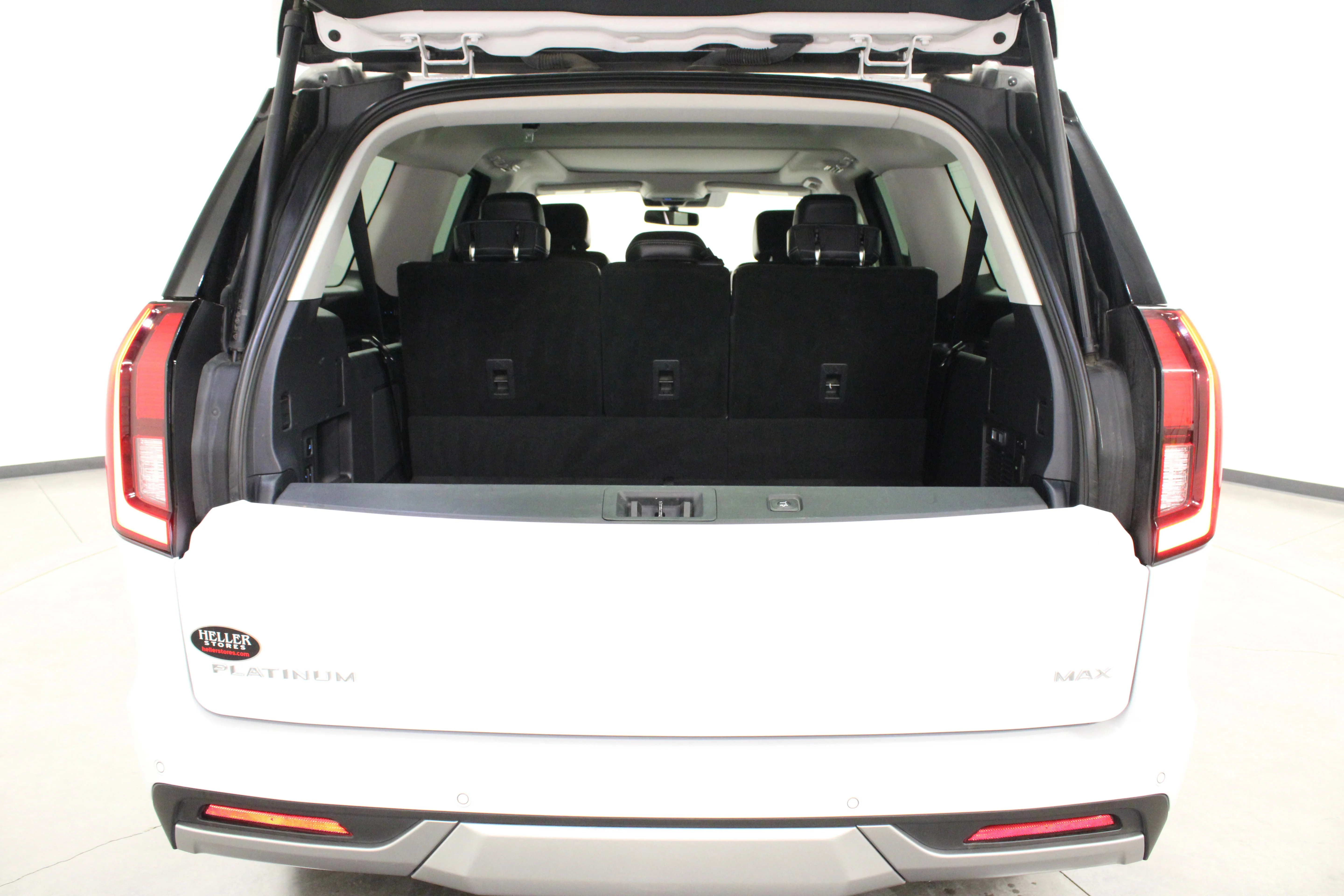 Used 2025 Oxford White Ford Platinum image 14