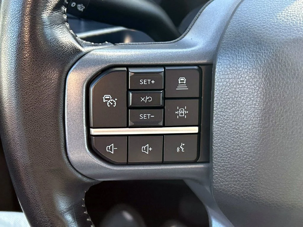 Used 2023 Black Metallic Ford Lariat image 24