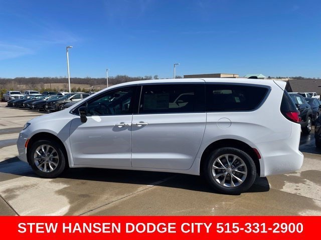 New 2026 Bright White Clearcoat Chrysler Select image 1