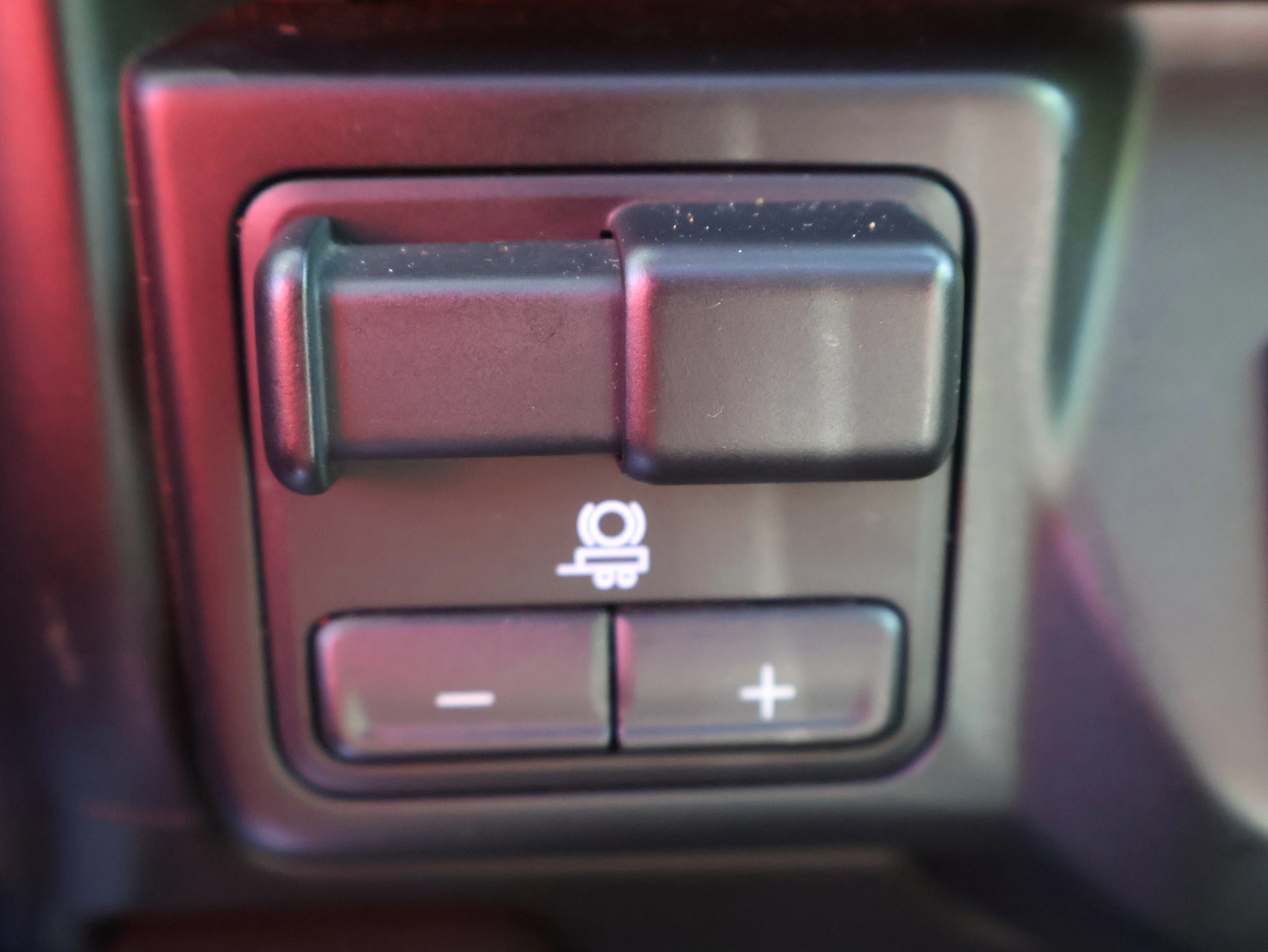 Used 2019 White Frost Tricoat GMC Denali image 34