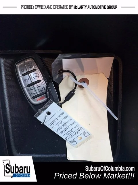 Used 2025 White Chrysler Select image 22