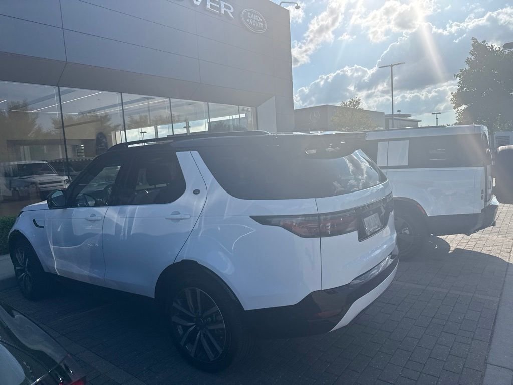 Used 2023 Fuji White Land Rover S R-Dynamic image 7