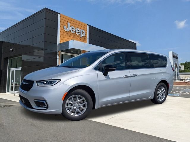 2026 Chrysler Pacifica Select's photo