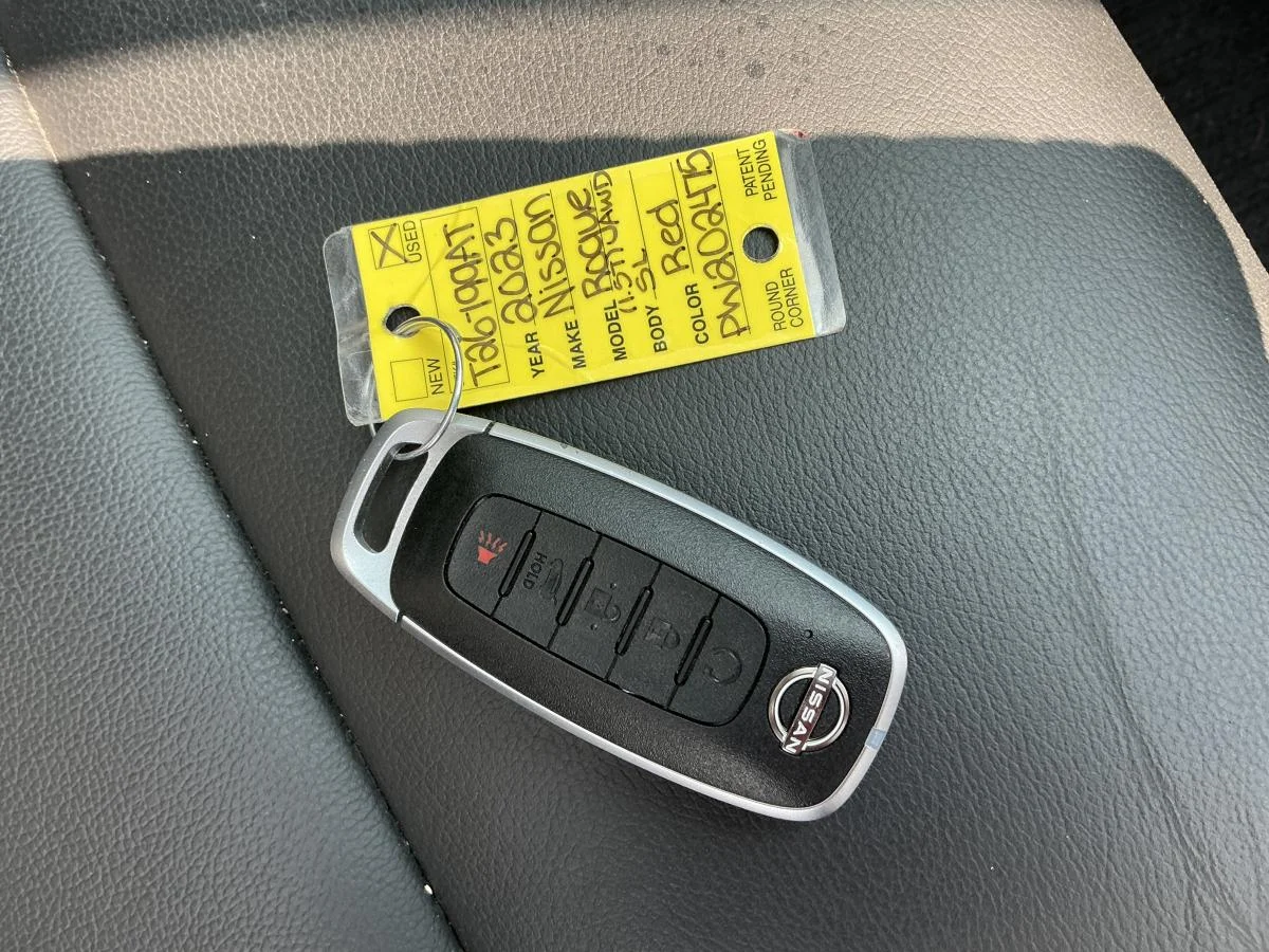 Used 2023  Nissan SL image 15