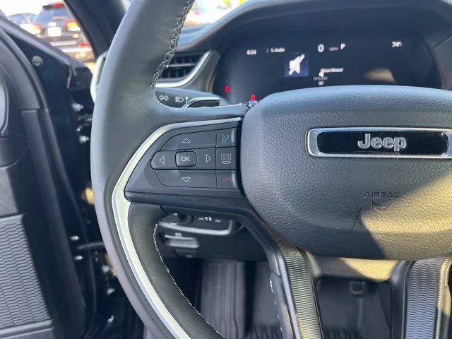 Used 2025 Black Jeep Altitude image 17