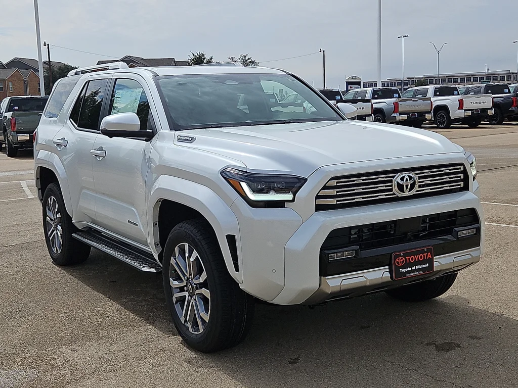 New 2026 Wind Chill Pear Toyota Limited image 4
