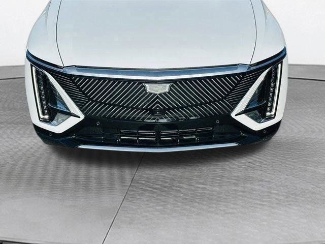 New 2026 Vibrant White Tricoat Cadillac Premium Luxury image 9