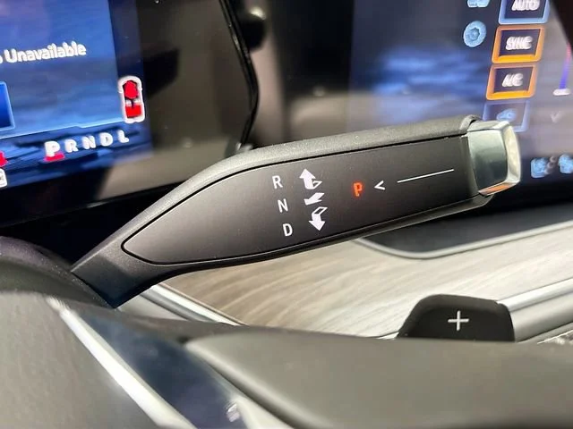 2025 Chevrolet Suburban Premier - Photo 20