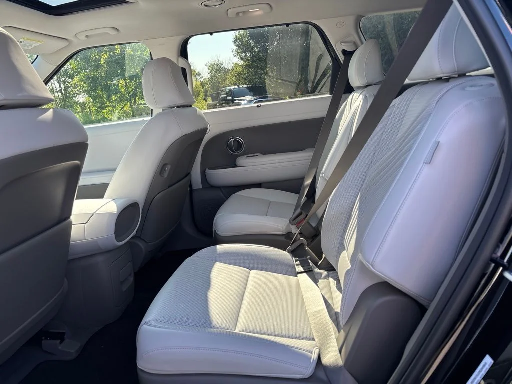 New 2026 Black Hyundai SEL Premium image 11