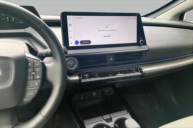 Certified Used 2025 WIND CHILL PEARL Toyota  image 7