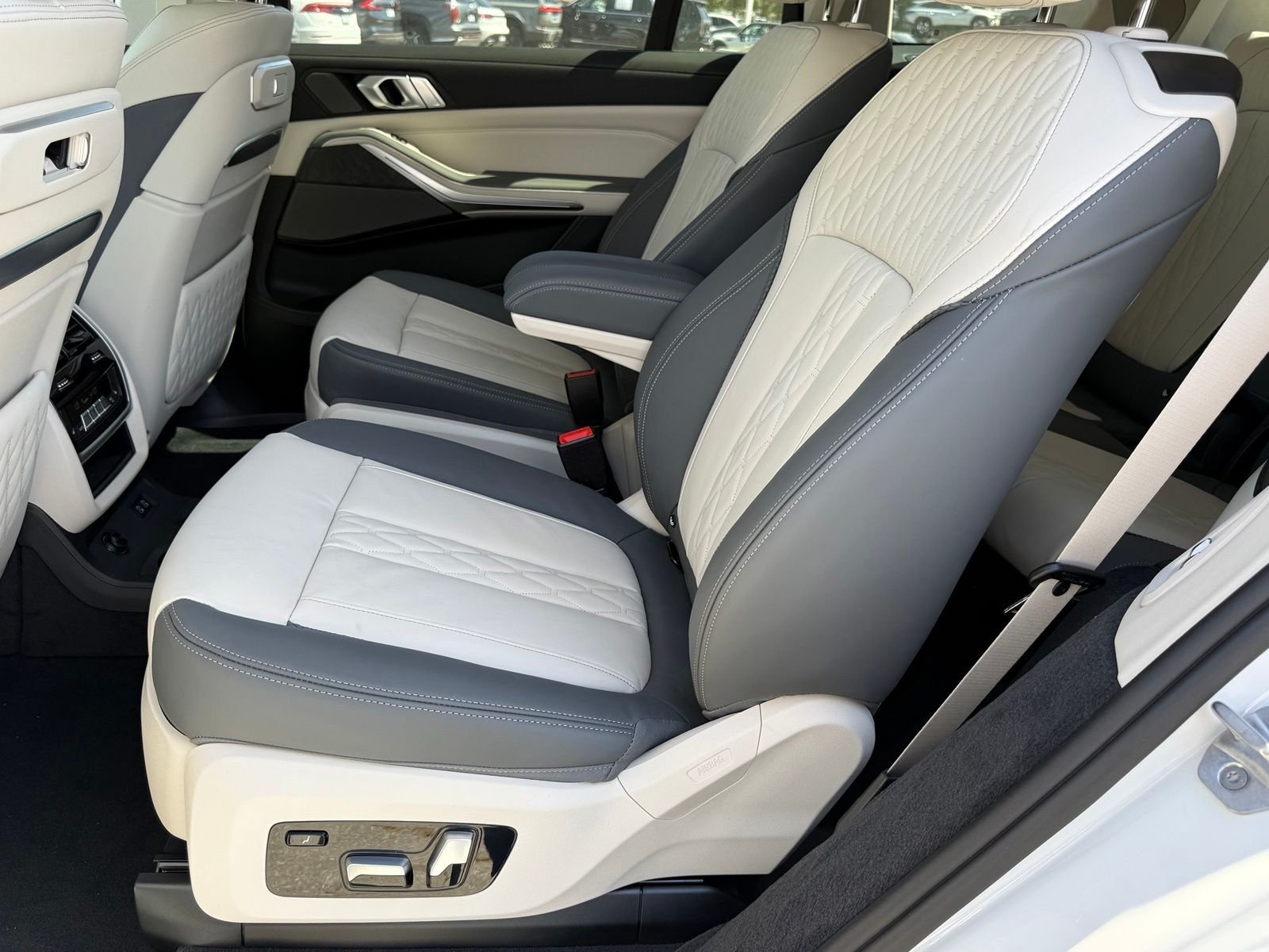 New 2027 Mineral White Metallic BMW xDrive40i image 30
