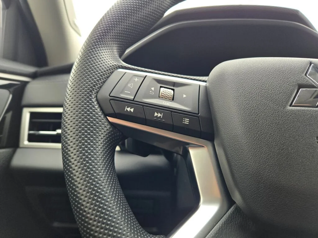 New 2026 White Mitsubishi ES image 25