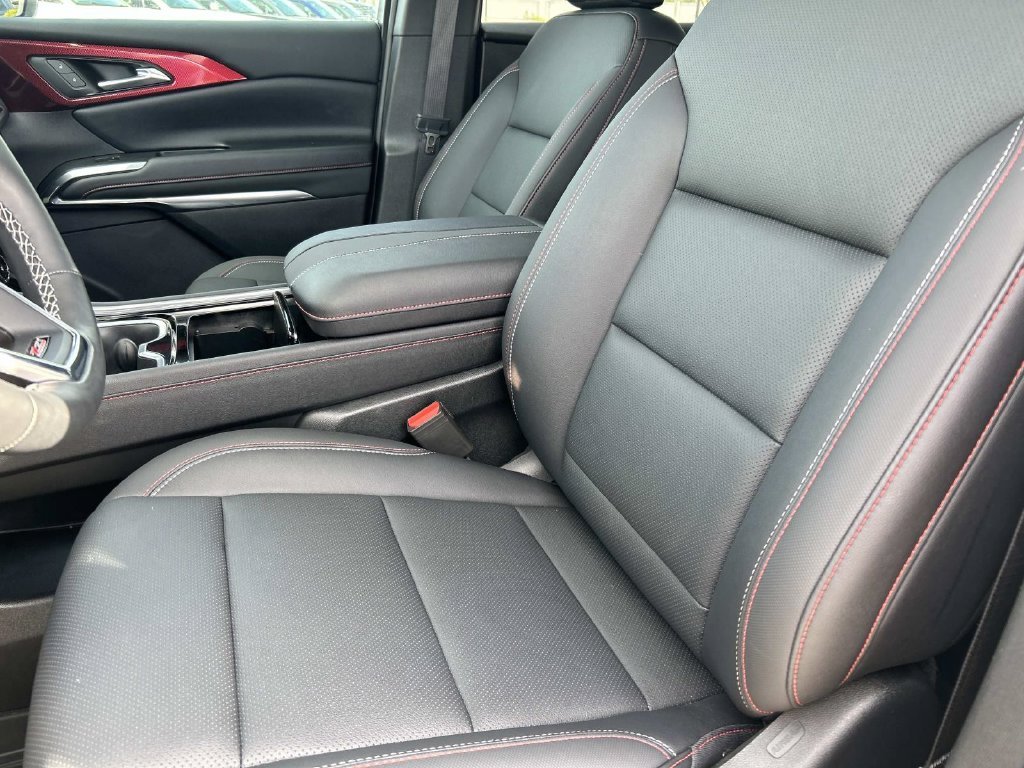 Certified Used 2025 Pearl Chevrolet Z71 image 29